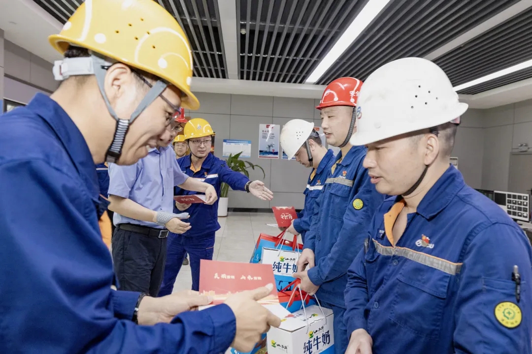 ��˾�򵼡���һ��ǰϦ�߷�ο�����⵳Ա